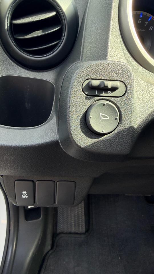 2011 HONDA Fit - Image 21