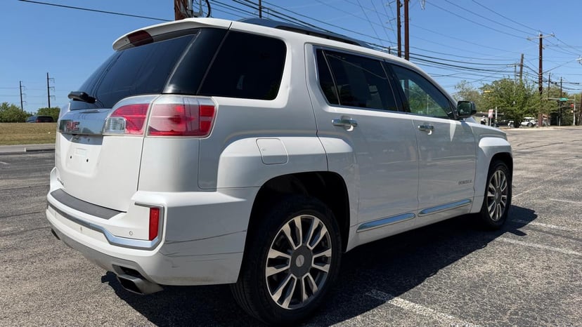 2017 GMC Terrain - Image 5