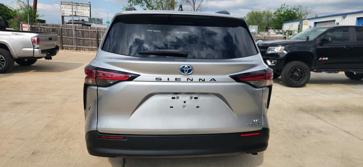 2022 TOYOTA Sienna - Image 2