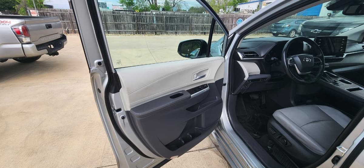 2022 TOYOTA Sienna - Image 12