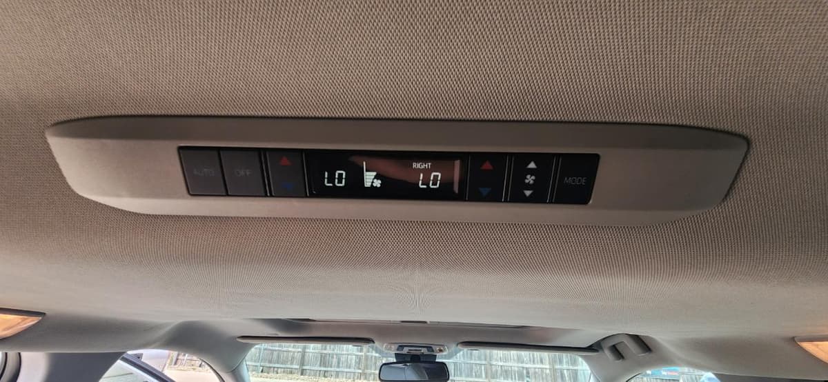 2022 TOYOTA Sienna - Image 17