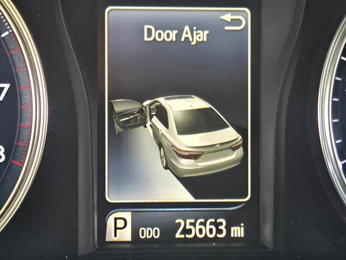 2017 TOYOTA Camry - Image 15