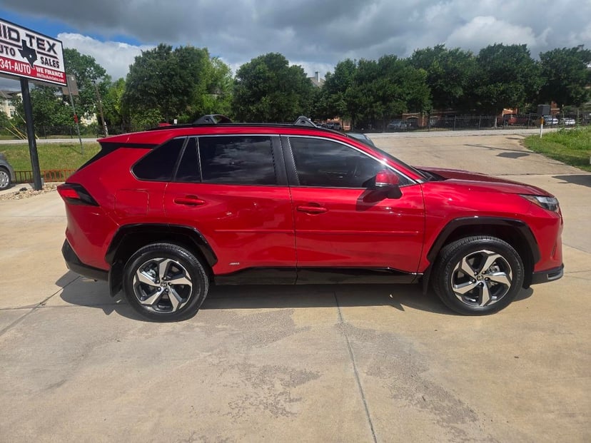 2025 TOYOTA RAV4 - Image 9