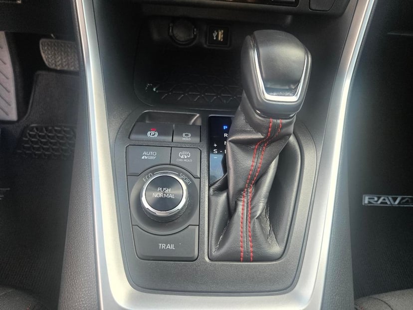 2025 TOYOTA RAV4 - Image 18