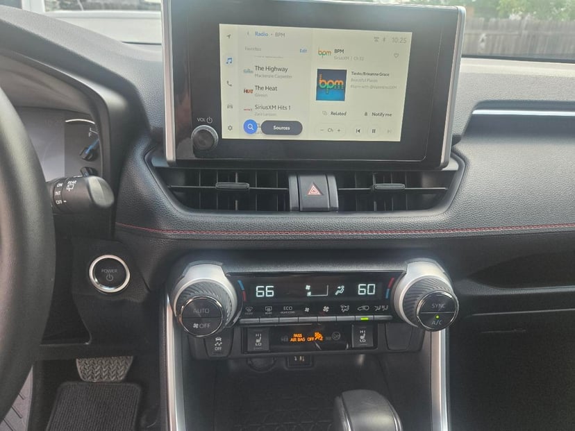 2025 TOYOTA RAV4 - Image 19