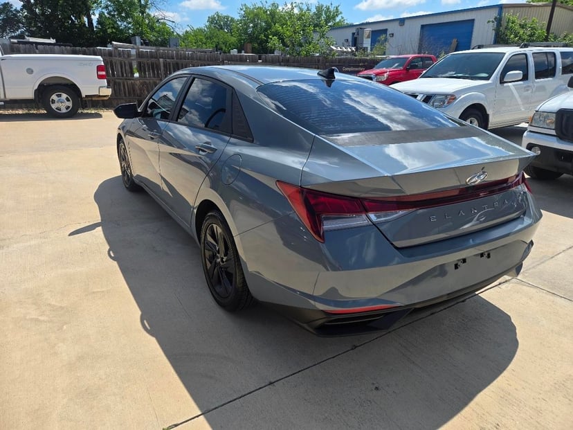 2021 HYUNDAI Elantra - Image 5