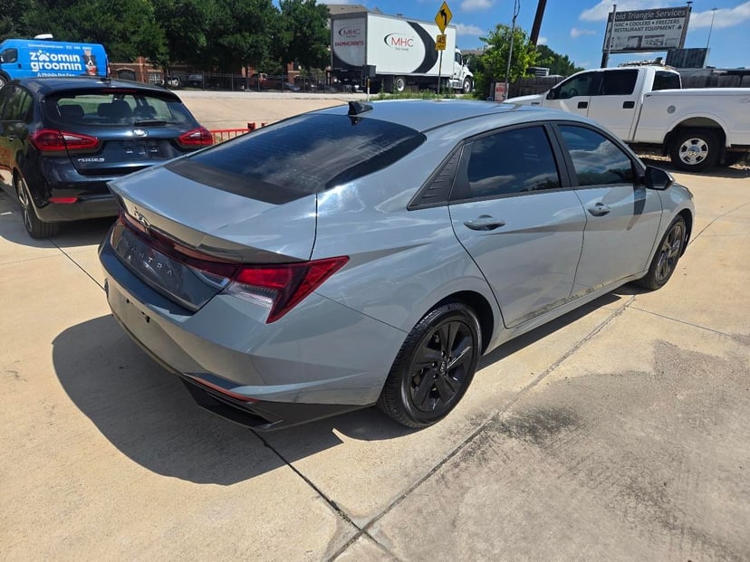 2021 HYUNDAI Elantra - Image 7