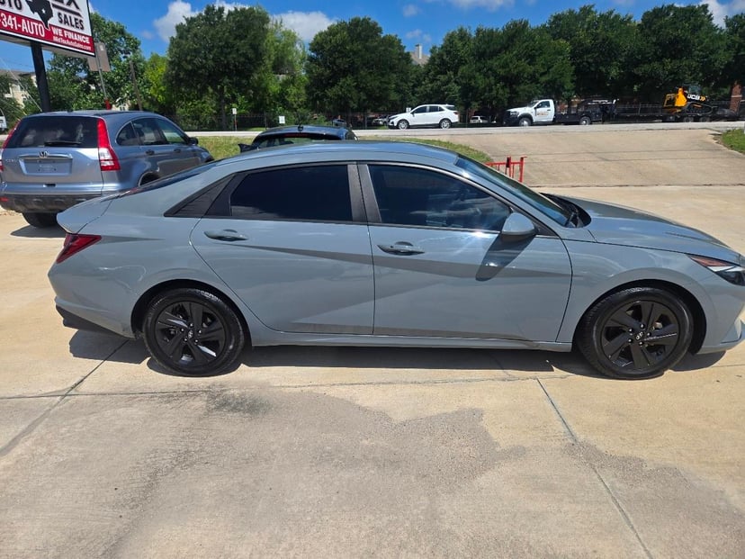 2021 HYUNDAI Elantra - Image 4