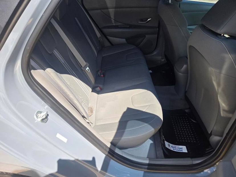 2021 HYUNDAI Elantra - Image 11
