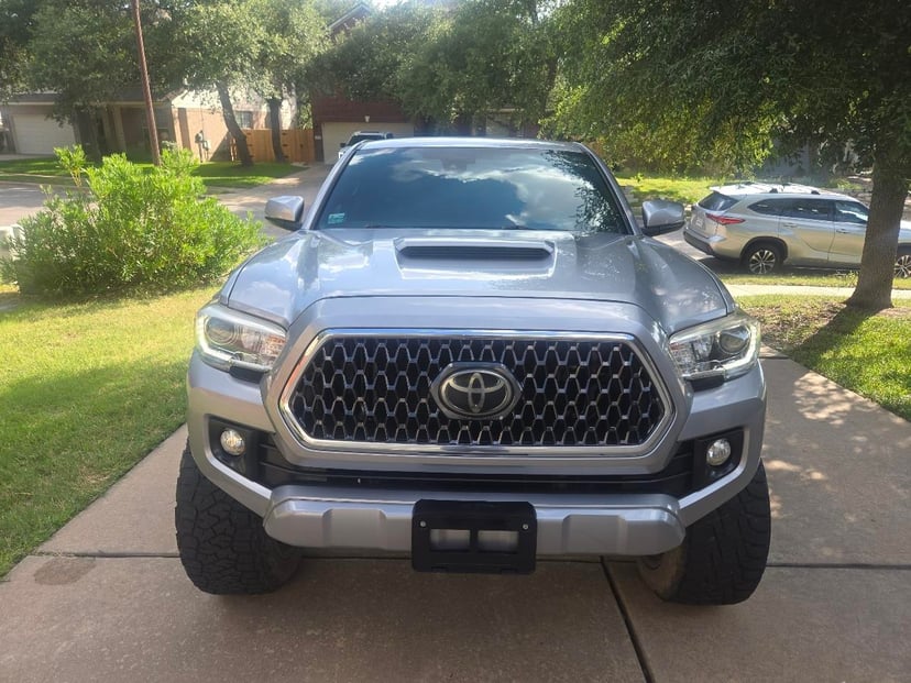 2018 TOYOTA Tacoma - Image 2