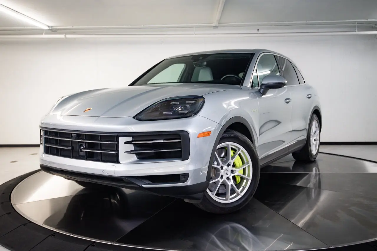 2025 Porsche Cayenne - Image 1