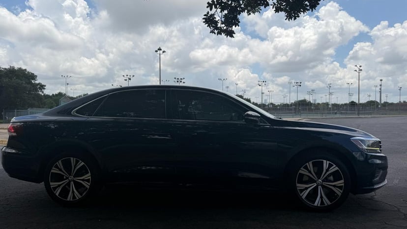 2022 Volkswagen Passat - Image 3