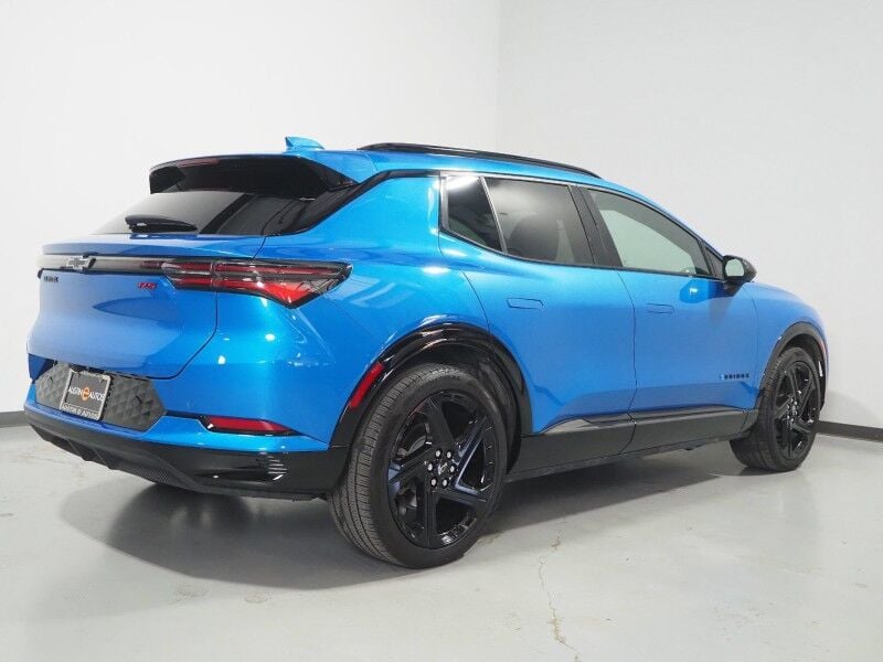 2024 Chevrolet Equinox EV - Image 3