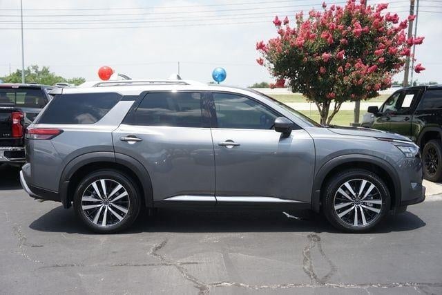 2025 Nissan Pathfinder - Image 2