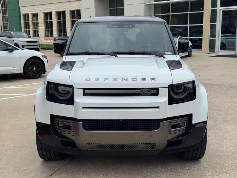 2025 Land Rover Defender - Image 3