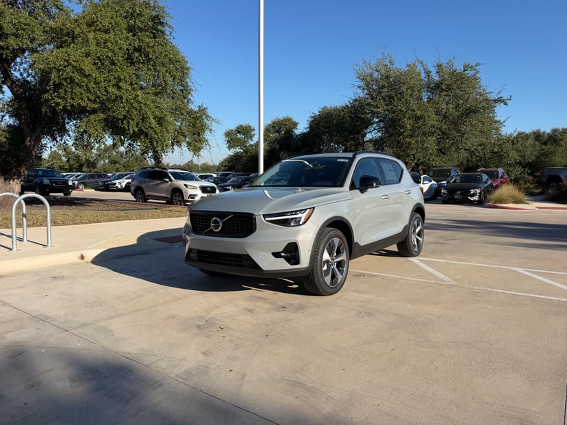 2026 Volvo XC40 - Image 1