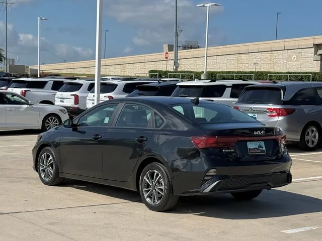2023 Kia Forte - Image 2