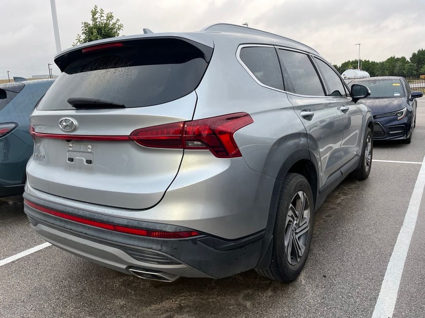 2023 Hyundai Santa Fe - Image 2