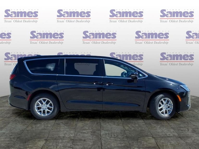 2027 Chrysler Pacifica - Image 3