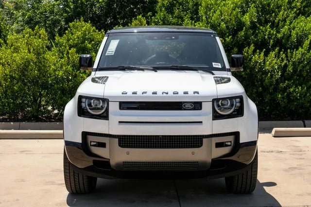 2026 Land Rover Defender 110 V8 4D Sport Utility White - Image 2