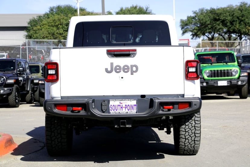 2026 Jeep Gladiator - Image 3
