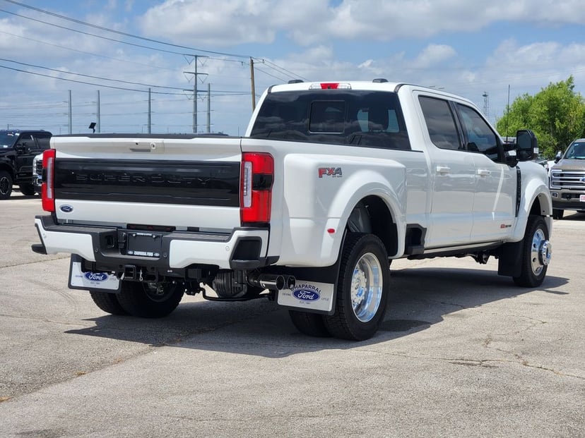 2026 Ford F-450 - Image 3