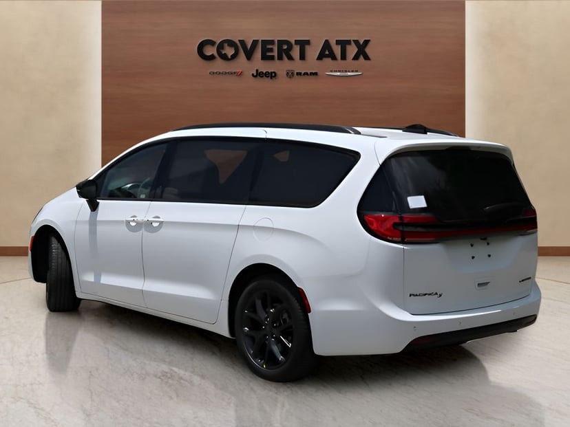 2027 Chrysler Pacifica - Image 3