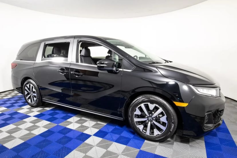 2025 Honda Odyssey - Image 1