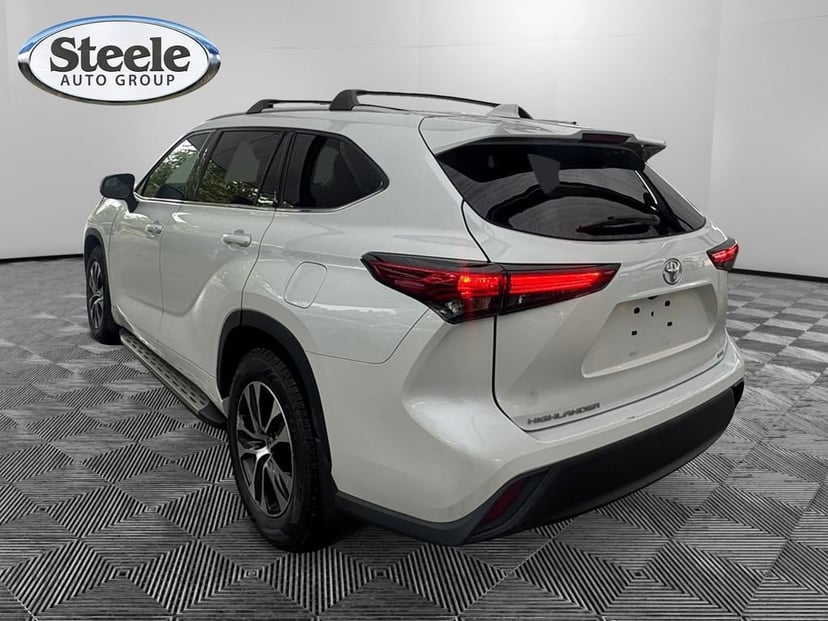 2022 Toyota Highlander - Image 3