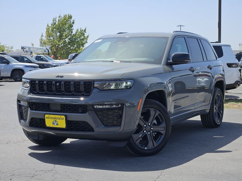 2027 Jeep Grand Cherokee - Image 1