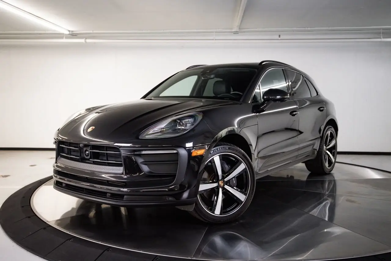 2023 Porsche Macan - Image 1