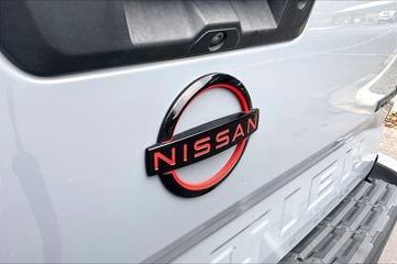 2023 Nissan Frontier - Image 3