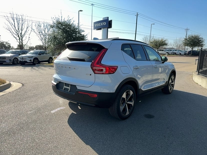 2026 Volvo XC40 - Image 2