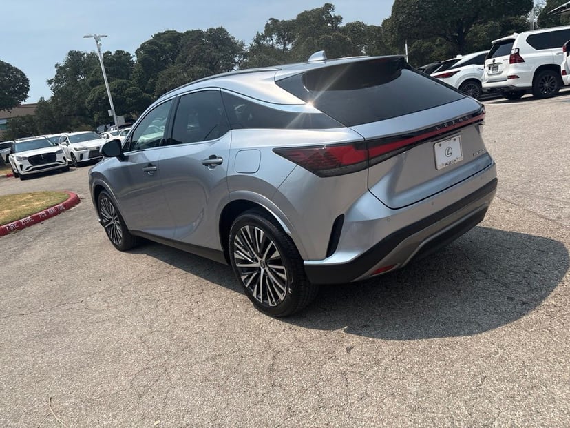 2026 Lexus RX - Image 3