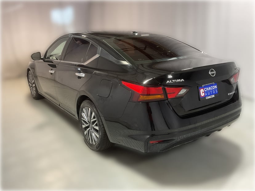 2023 Nissan Altima - Image 2