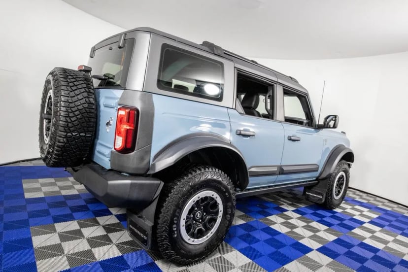 2023 Ford Bronco - Image 2