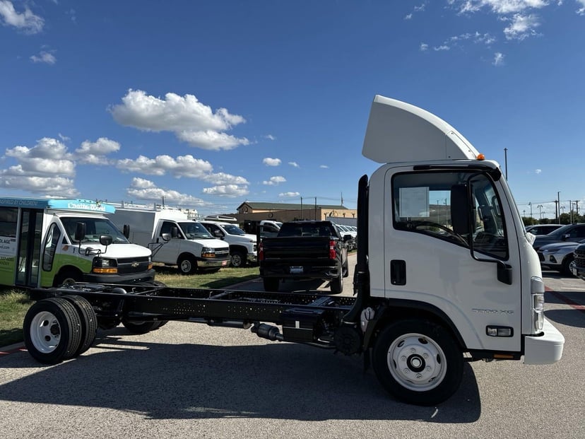 2025 Chevrolet Low Cab Forward - Image 2