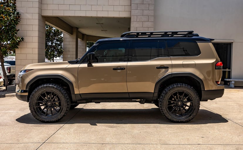 2024 Lexus GX - Image 2