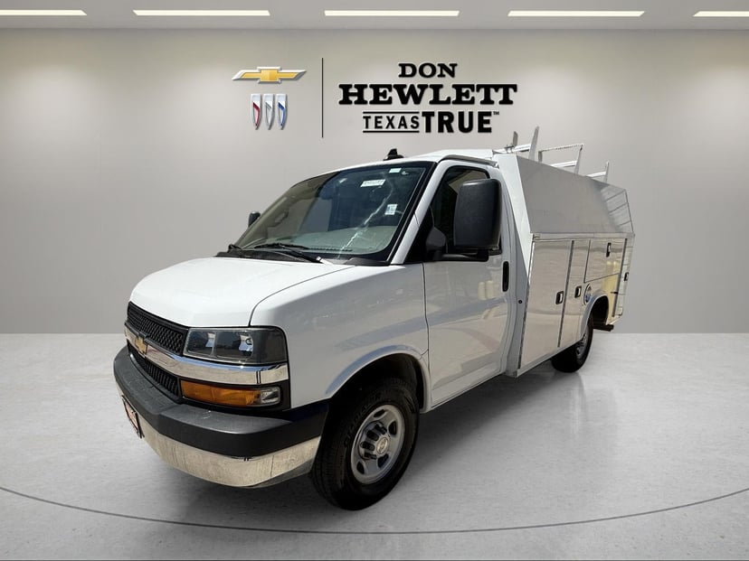2021 Chevrolet Express Cutaway - Image 1