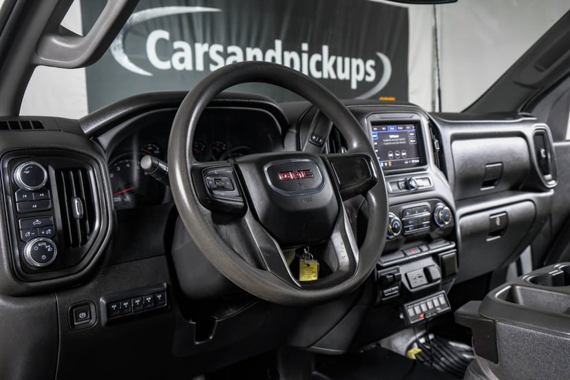 2023 GMC Sierra 2500HD - Image 3
