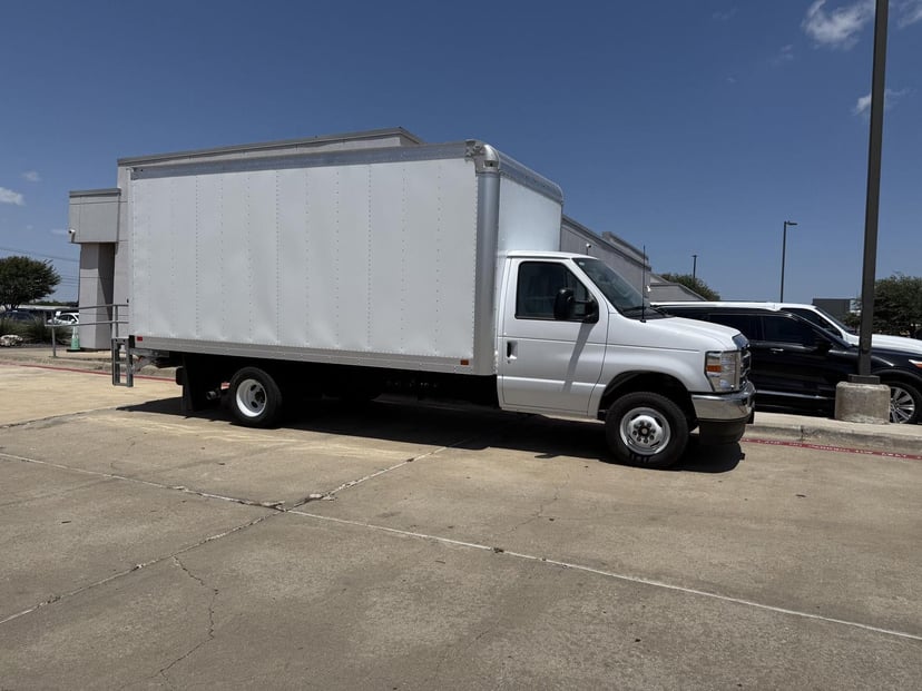 2027 Ford E-Series - Image 2