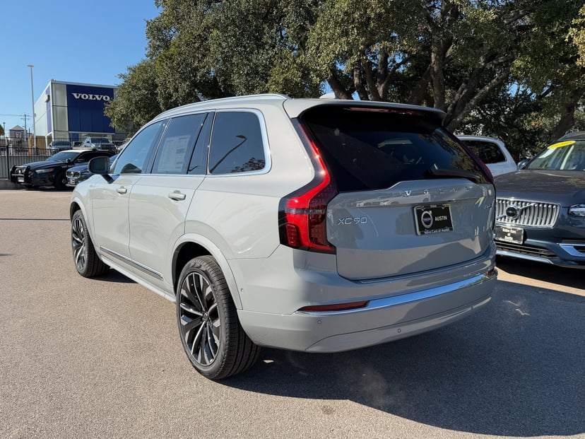 2026 Volvo XC90 - Image 2