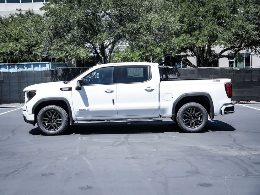 2026 GMC Sierra 1500 - Image 2