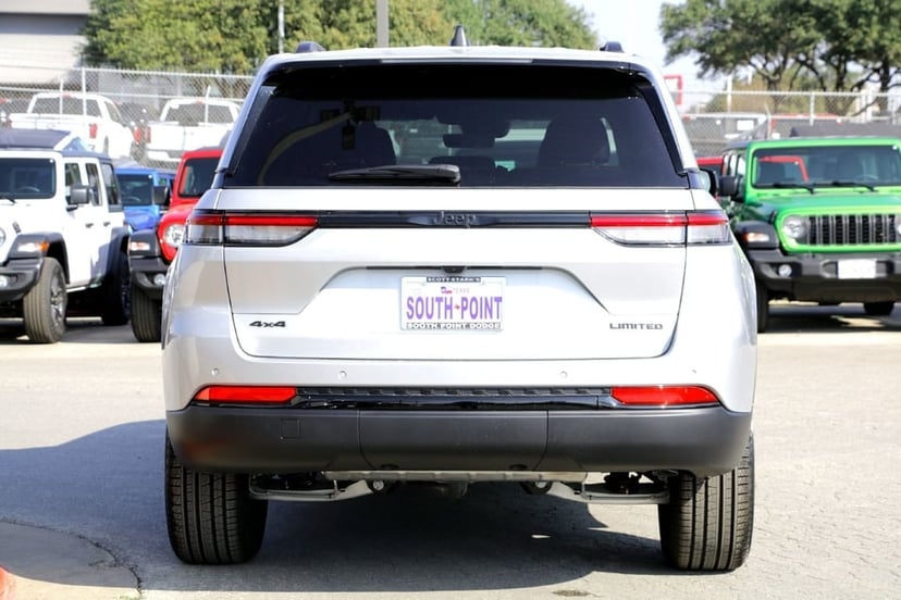 2025 Jeep Grand Cherokee - Image 3