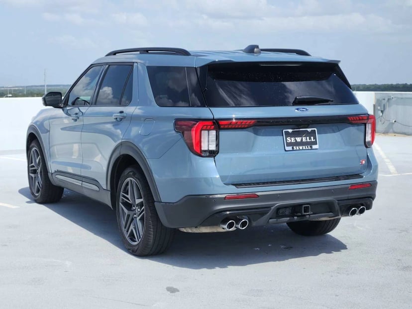 2025 Ford Explorer - Image 3
