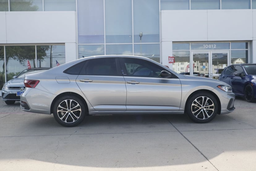 2026 Volkswagen Jetta - Image 2