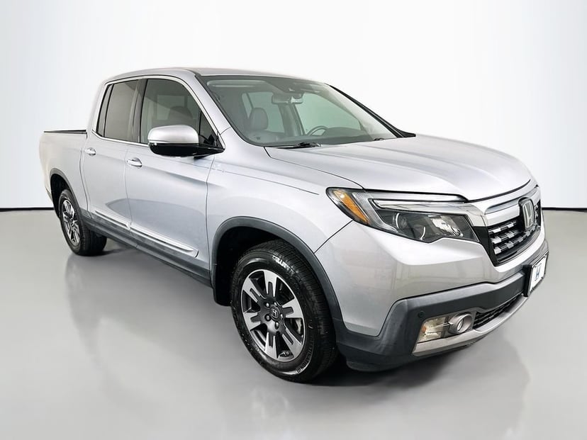 2018 Honda Ridgeline - Image 2