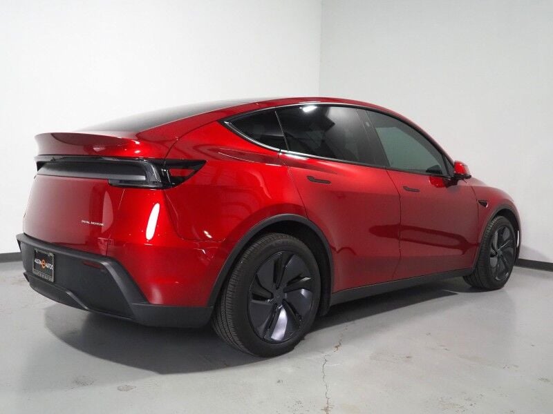 2026 Tesla Model Y - Image 3