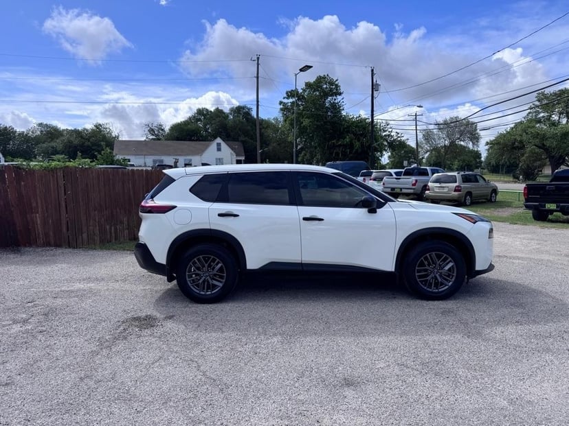 2022 Nissan Rogue - Image 3