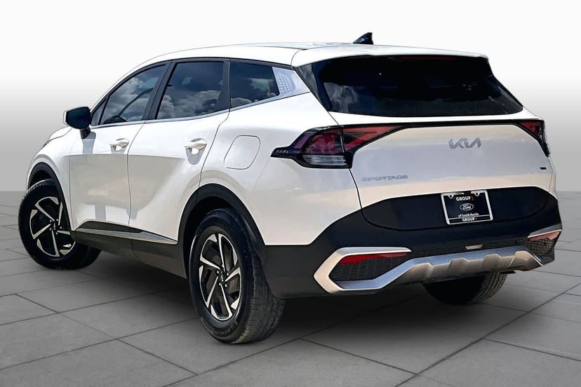 2023 Kia Sportage - Image 3